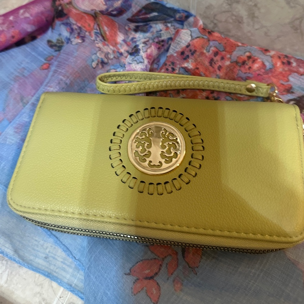 💚 💛 Vegan LeatherWallet – Buttery Soft & Lightweight Bright Soft Sage Green